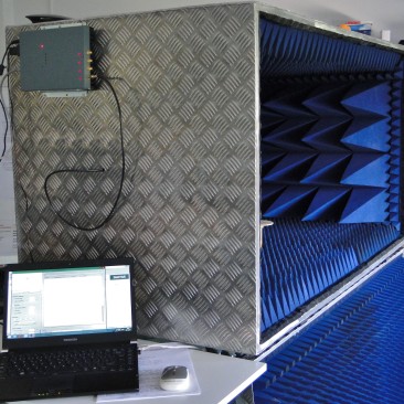 Systém pro automatizaci laboratorních testů UHF RFID