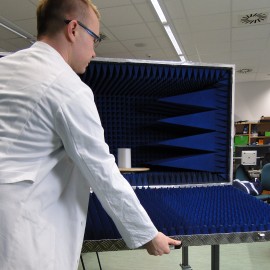 Kompaktní bezodrazová komora pro měření RFID zařízení